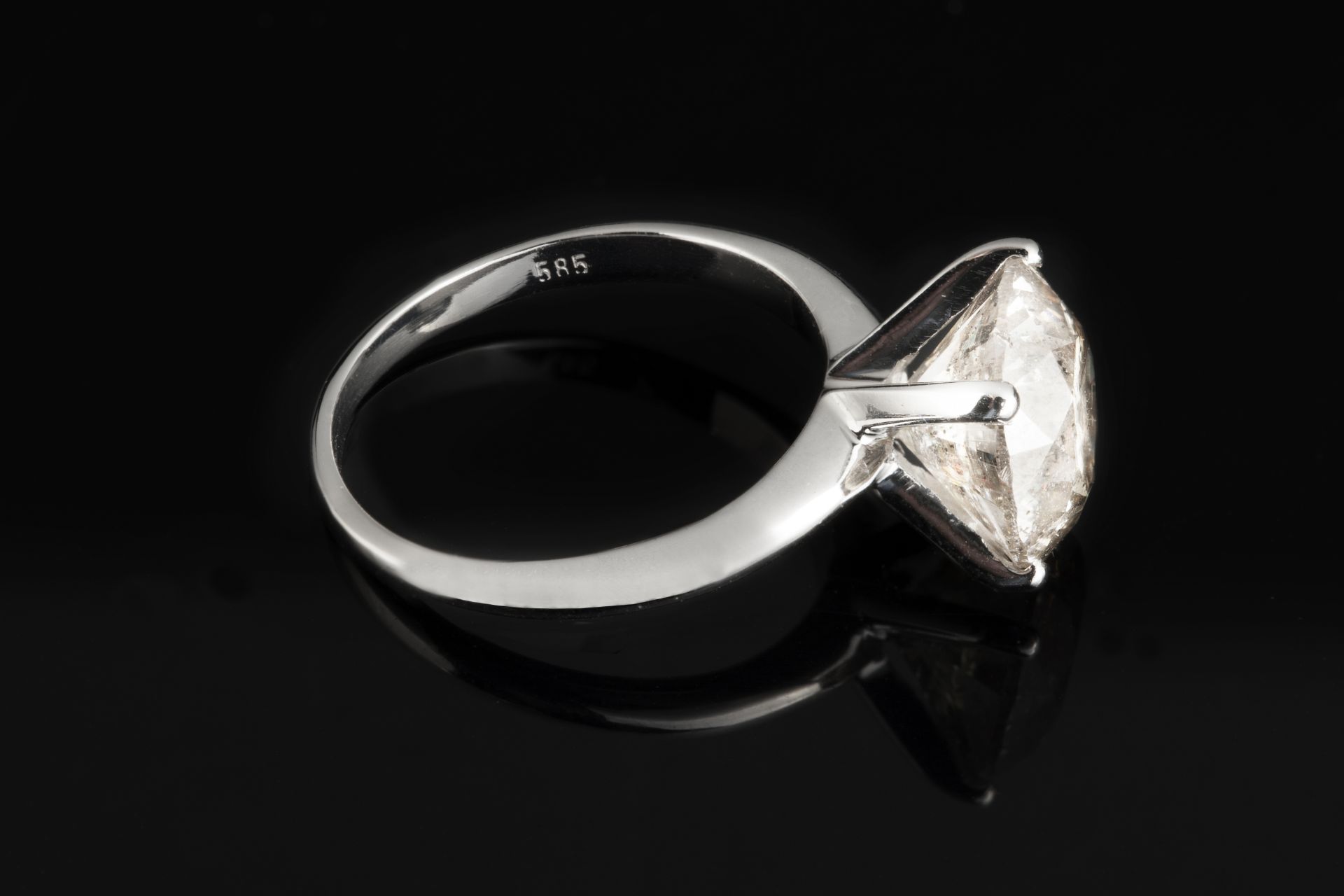 A New 5.05 ct Diamond Single Stone Ring E-F Colour Grade, SI3 Clarity Grade On a 14K Hallmarked - Image 3 of 4