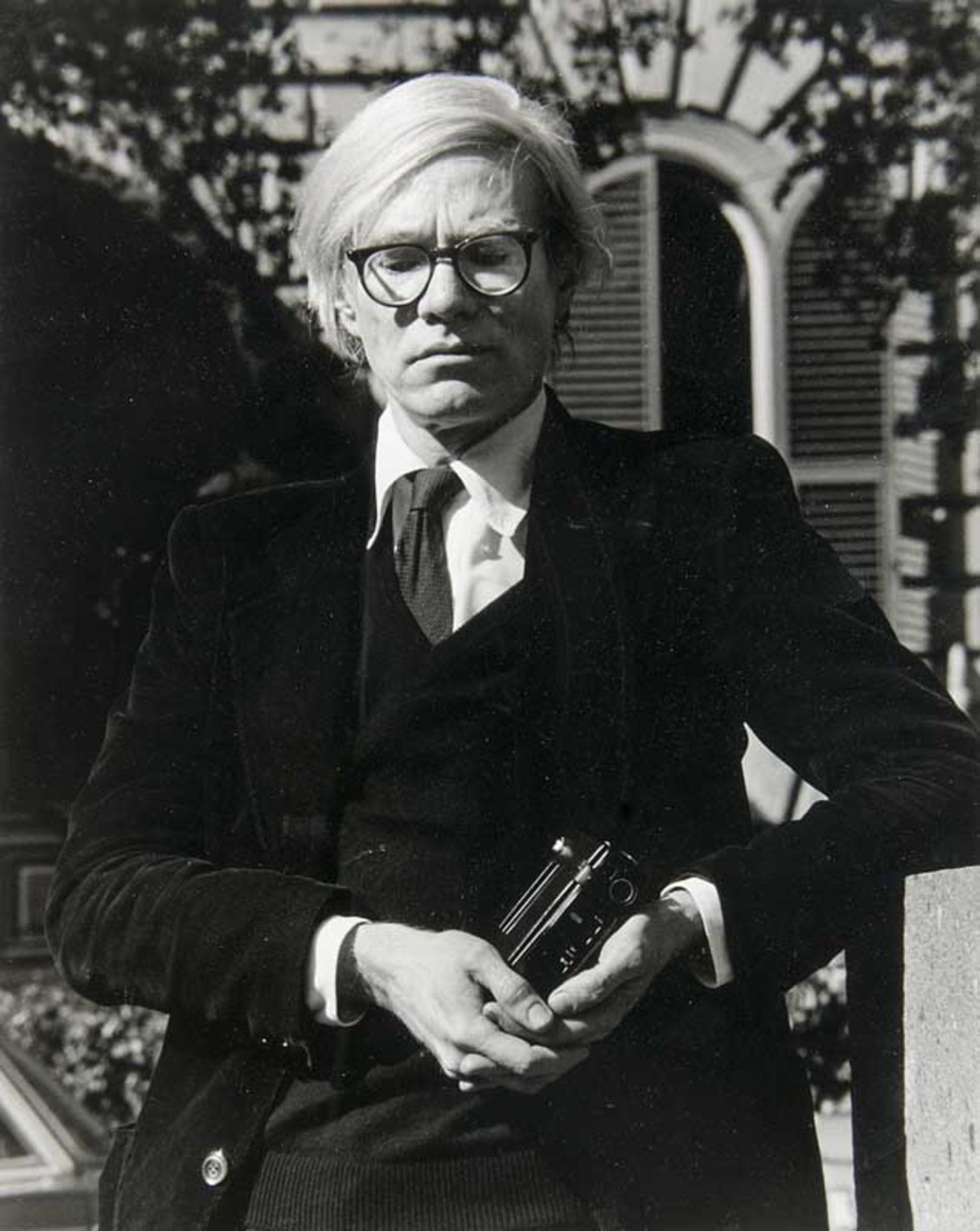 Andy Warhol - - Frassineti, Mimmo. Andy Warhol in Rom. 1977. 3 OPhotographien. Vintages,