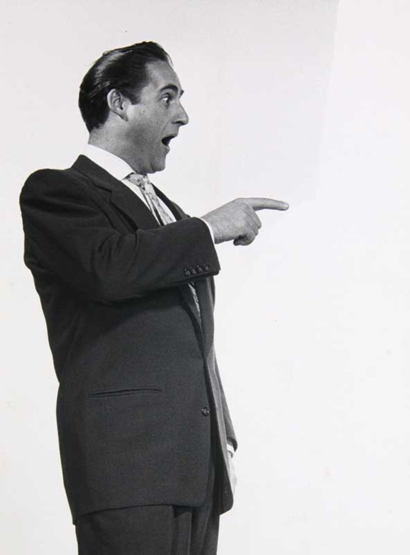 Halsman, Philippe. Sid Caesar. 1950. Vintage. Silbergelatineabzug. 24,4 x 19,5 cm (25,4 x 20,5