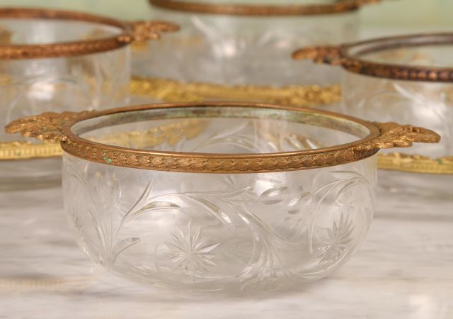 Set of Cut Glass Finger Bowls Intaglio cut with ormolu border. 7 saucers and 8 bowls Good - Image 3 of 5