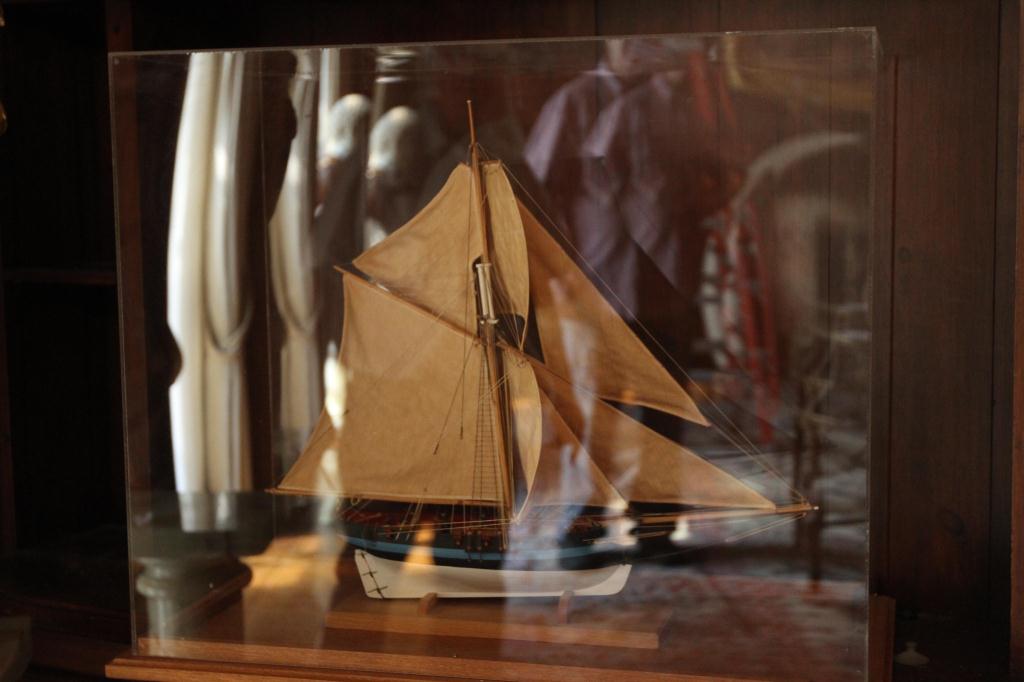 Single Masted 20th c Ship Model in plexiglass case with full sails. Good - Image 4 of 6