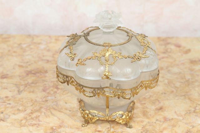 French Ormolu Mounted Glass Covered Candy Dish late 19th/early 20th c., frosted glass of lobed - Image 4 of 7