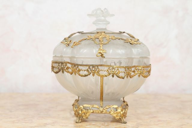 French Ormolu Mounted Glass Covered Candy Dish late 19th/early 20th c., frosted glass of lobed - Image 3 of 7
