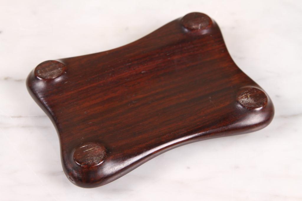 C1880 Carved Chinese Green Jade Sensor supported by four legs, with rosewood fretwork cover and - Image 3 of 8