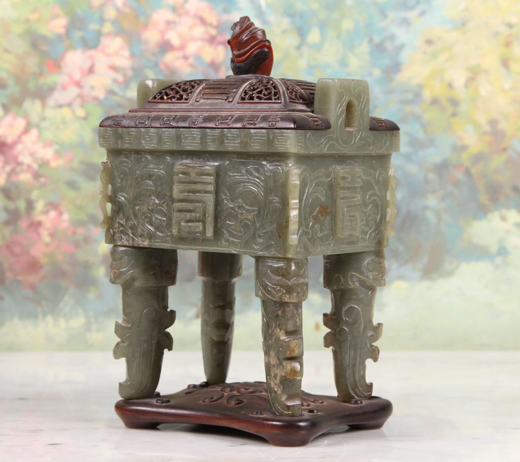 C1880 Carved Chinese Green Jade Sensor supported by four legs, with rosewood fretwork cover and - Image 6 of 8