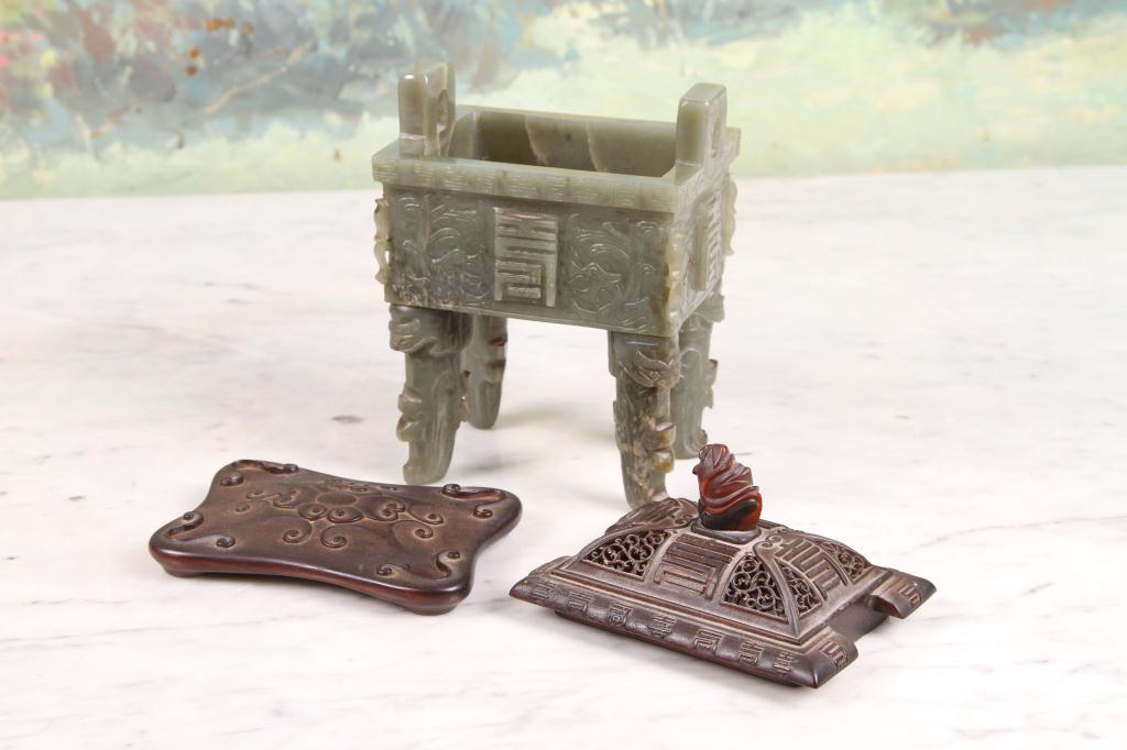 C1880 Carved Chinese Green Jade Sensor supported by four legs, with rosewood fretwork cover and - Image 7 of 8