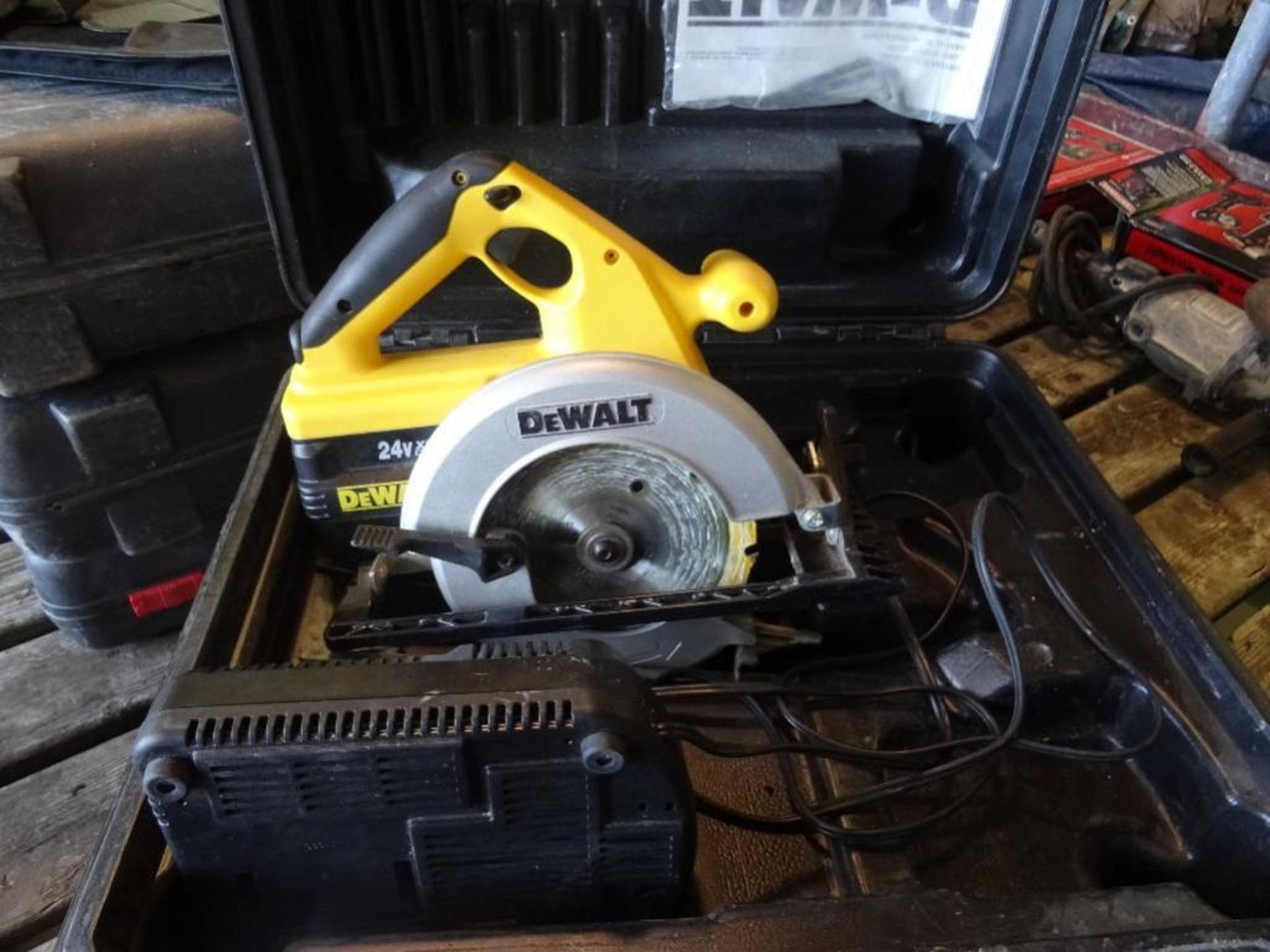 Dewalt 24V 6-1/2" Circular Saw 2 - Image 2 of 4