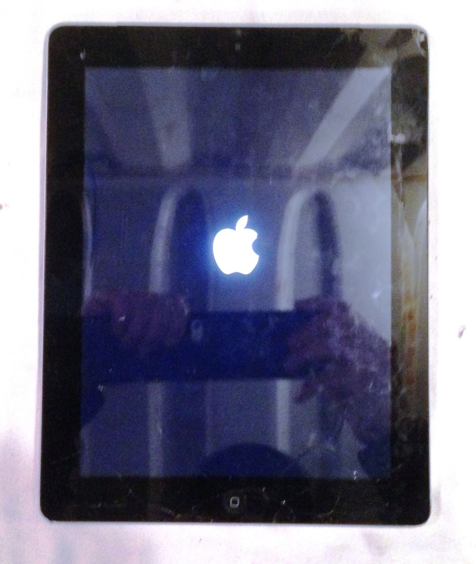 IPad 2 32GB Cellular Unlocked Serial No: DMPGP4T0DFJ2 Condition: minor/Cracked Digitiser