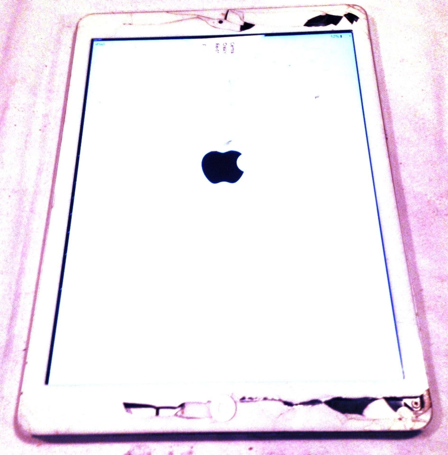 Ipad Air 16GB  Unlocked Serial No: DMVN264JFK14 Condition: minor/Cracked Digitiser - Image 2 of 2