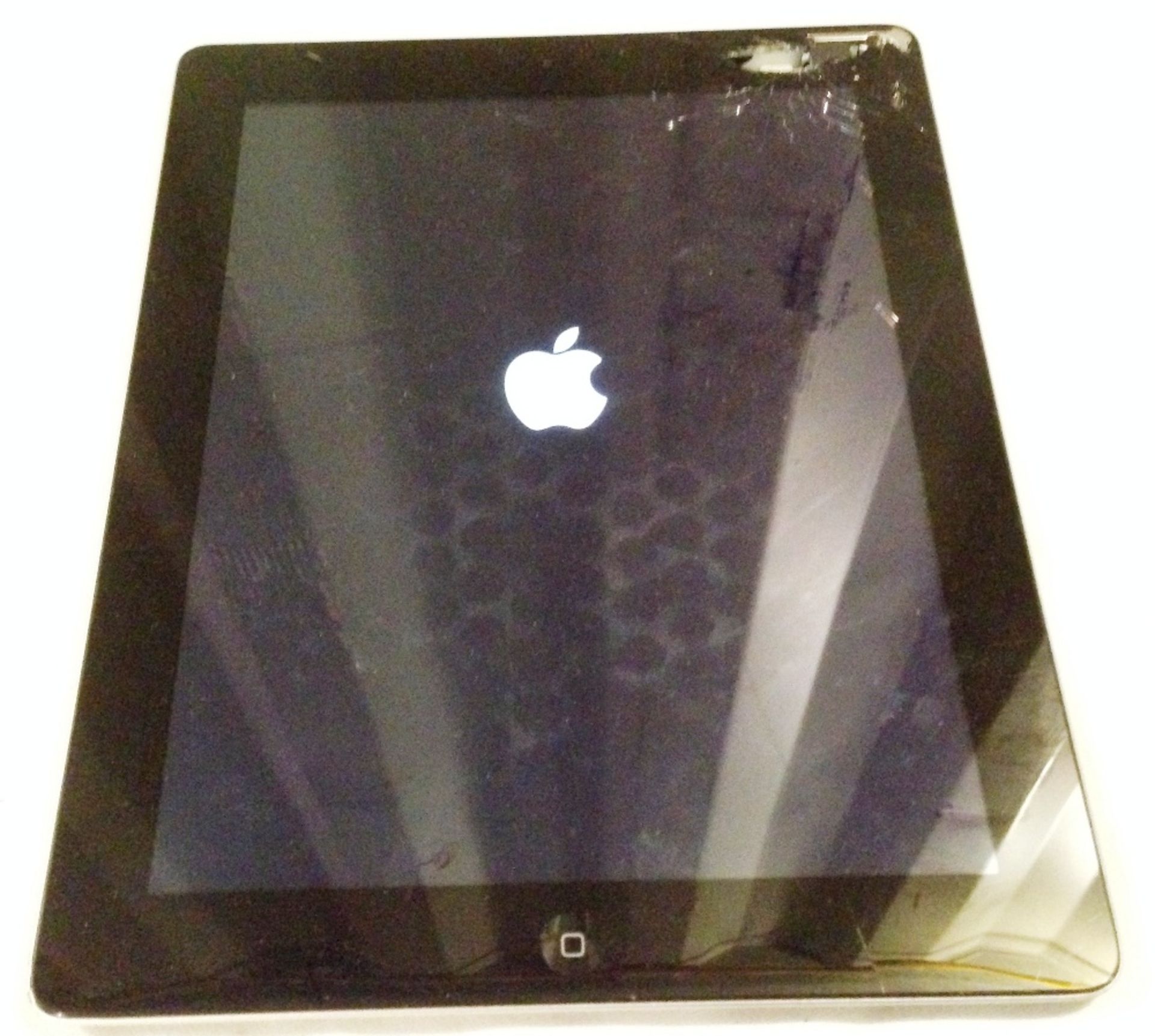 4th Gen iPad 16GB  Unlocked Serial No: DMRMTCRVF182 Condition: minor/Cracked Digitiser - Image 2 of 2