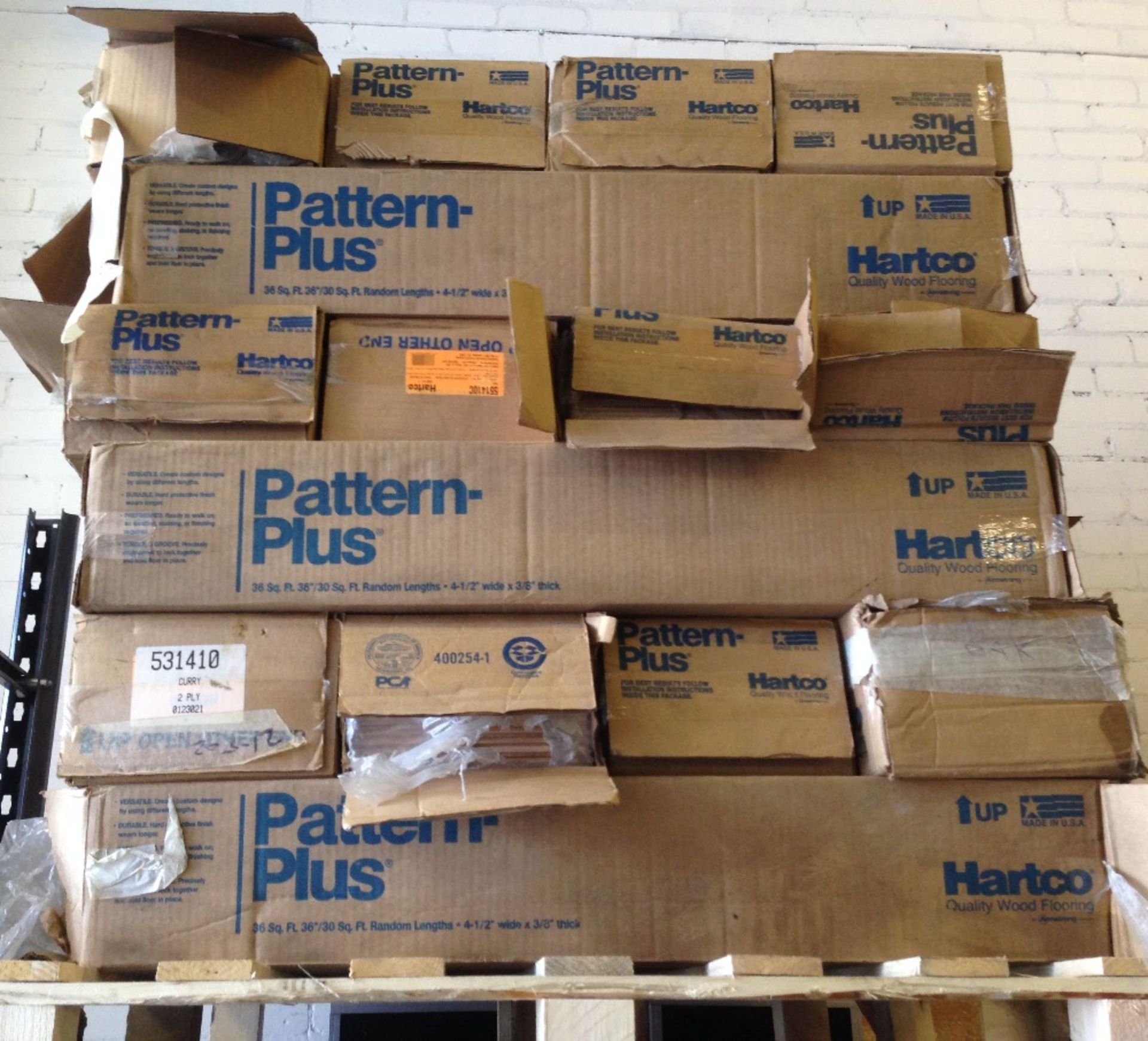 26 x Packs of Hartco wooden flooring approx 30 square foot per pack