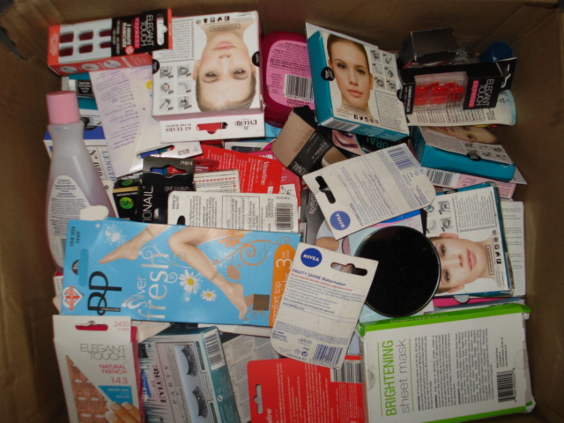 Boxes of retail returns - MAKE UP /NAIL PRODUCTS RRP £ 775.65 - Image 2 of 2