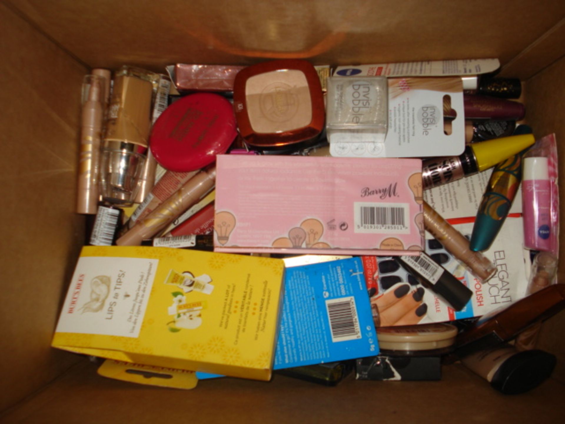 Boxes of retail returns - MAKE UP /NAIL PRODUCTS RRP £ 775.65