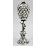 Ananas-Pokal mit JägerB. Neresheimer & Söhne/Hanau, um 1900. 800er Silber. Punzen: Herst.-Marken. H.