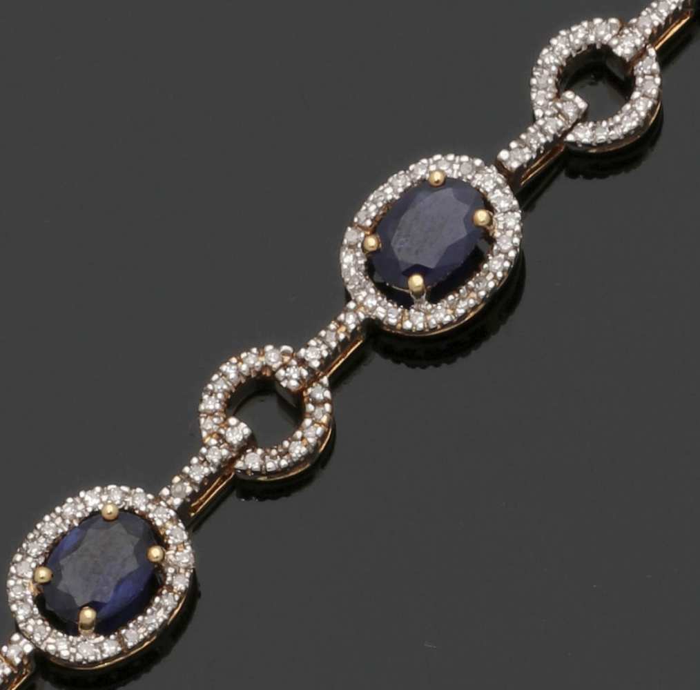 Armband mit Saphiren und Diamanten750er GG, gestemp. 7 Saphire im ovalen Schliff zus. ca. 6 ct. Div.