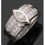Hochwertiger Damendiamantring750er WG, gestemp. Punze: Juweliersmarke. 1 Diamant im Navette-