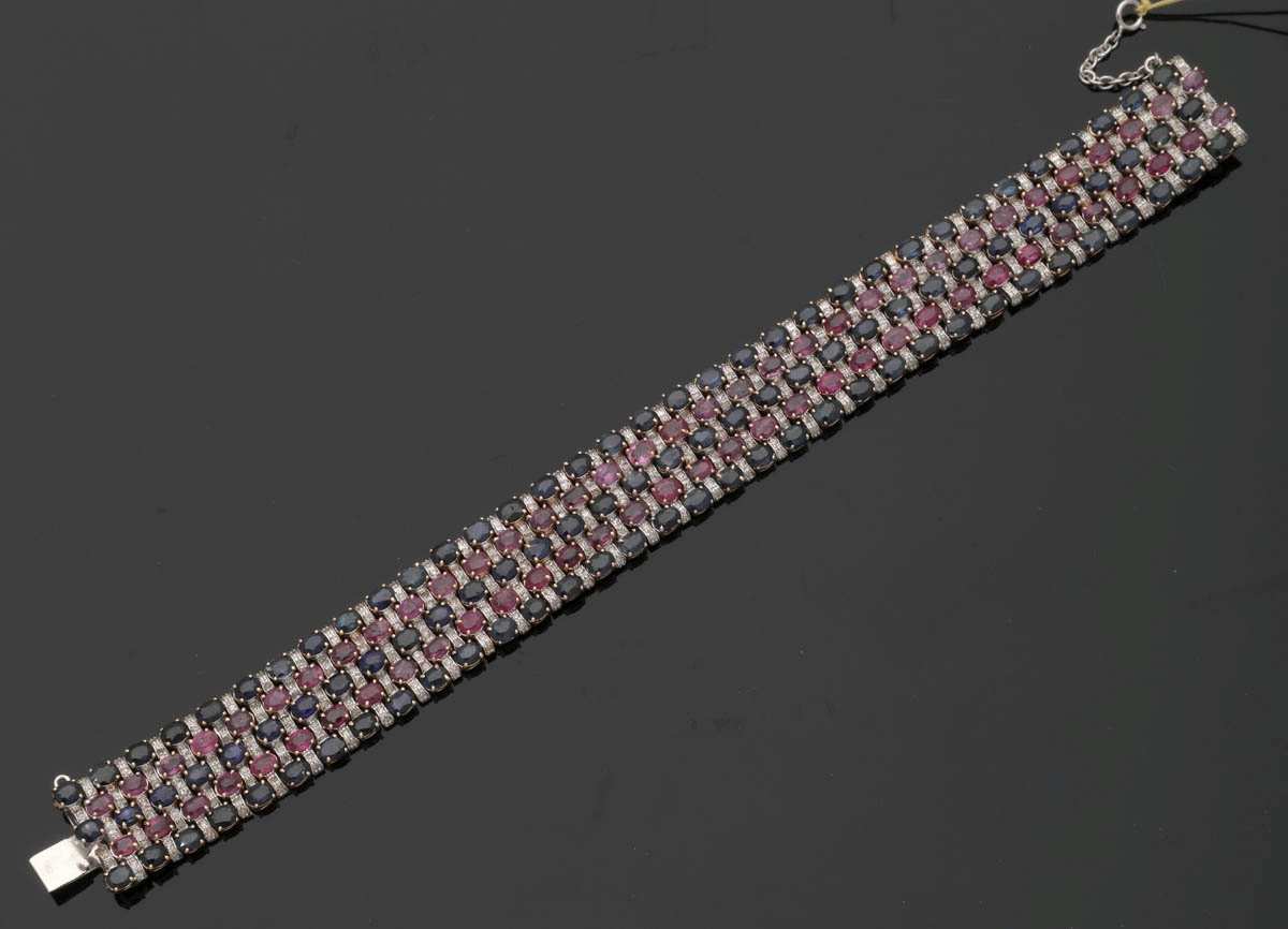 Streifenarmband mit Saphiren, Rubinen und Diamanten585er GG und WG, gestemp. 102 Saphire und 68 - Image 2 of 2