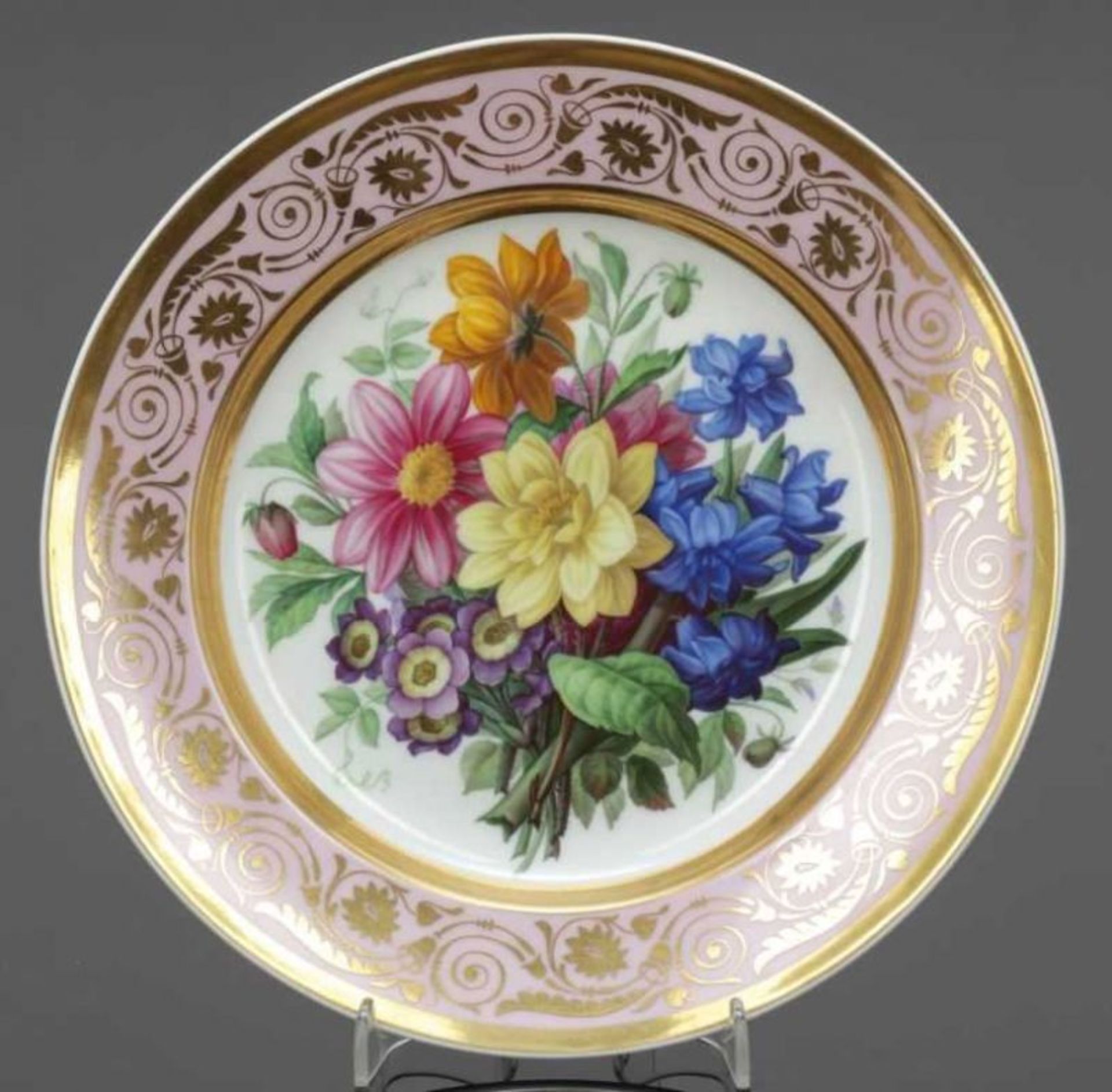 Teller mit Blumenmalerei Königliche Porzellanmanufaktur (KPM), Berlin 1837-1844. - Chamoisfarbenes
