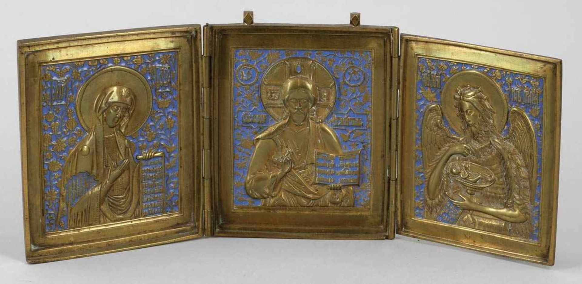 Triptychon Russland, 19. Jahrhundert. - "Deesis" - Bronze. Blaues Email. 16,5 x 39 cm. Innen mit
