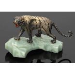 Tiger Wohl China, 20. Jahrhundert. 925er Silber. Jadesockel. H. o./m. Sockel 7,5/10 cm. Bez.: Silver