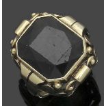 Damenring mit einem Turmalin 585er GG, gestemp. 1 grüner Turmalin von ca. 8 ct. Ringgr. 51. Gew.: