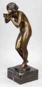 Victor Heinrich Seifert 1870 Wien - 1953 Berlin - Trinkende - Bronze. Goldbraun patiniert. Schwarzer