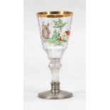 Biedermeier-Kelchglas Um 1850. - Galantes Paar vor Haus - Farbloses Glas, facettiert. Polychrome