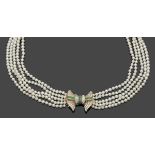 Perlenkette mit Smaragd-Brillant-Schloss als Schleife 585er G, ungestemp. Punze: E06, D1320. Div.