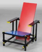 Red and Blue Chair 20. Jh. Entwurf: Gerrit Rietveld 1917. Holz. 33/86 x 66 x 69 cm. Der Stuhl