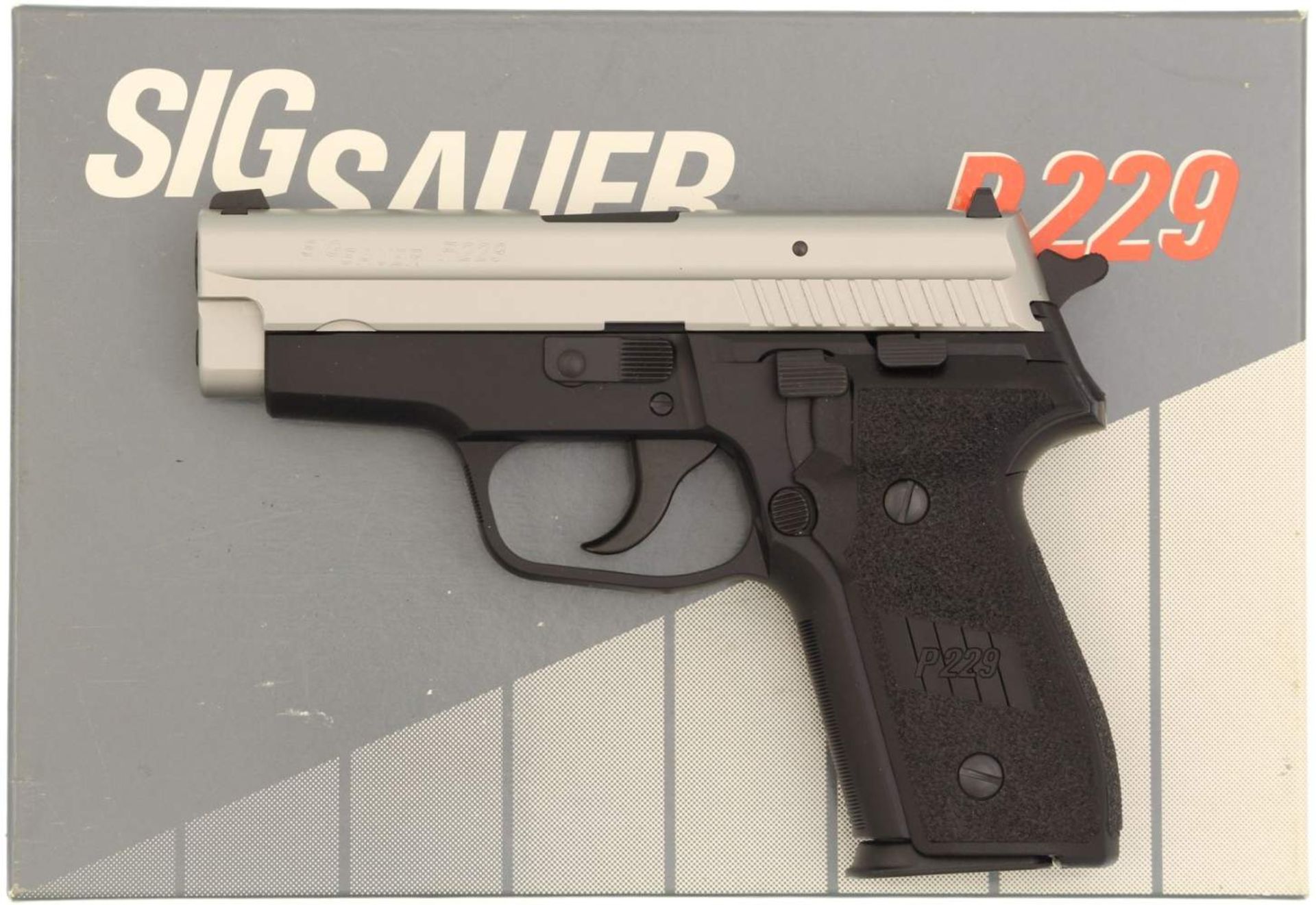 Pistole, SIG-Sauer P229, Kal. .9mmP. Schwarz eloxiertes Leichtmetallgriffstück, Schlitten Stahl,