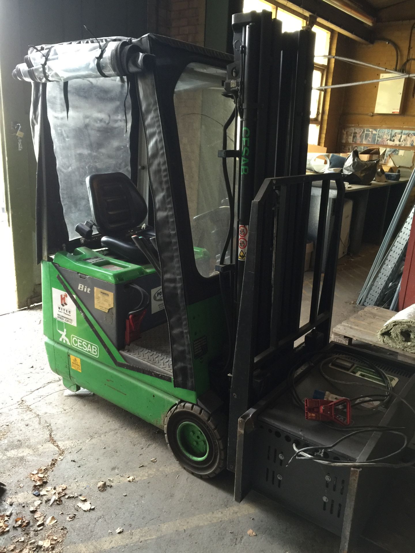 Cesab BIT 1000 electric side shift fork lift with Canopy and charger VGC 
Rated capacity 1000kg - Image 4 of 4