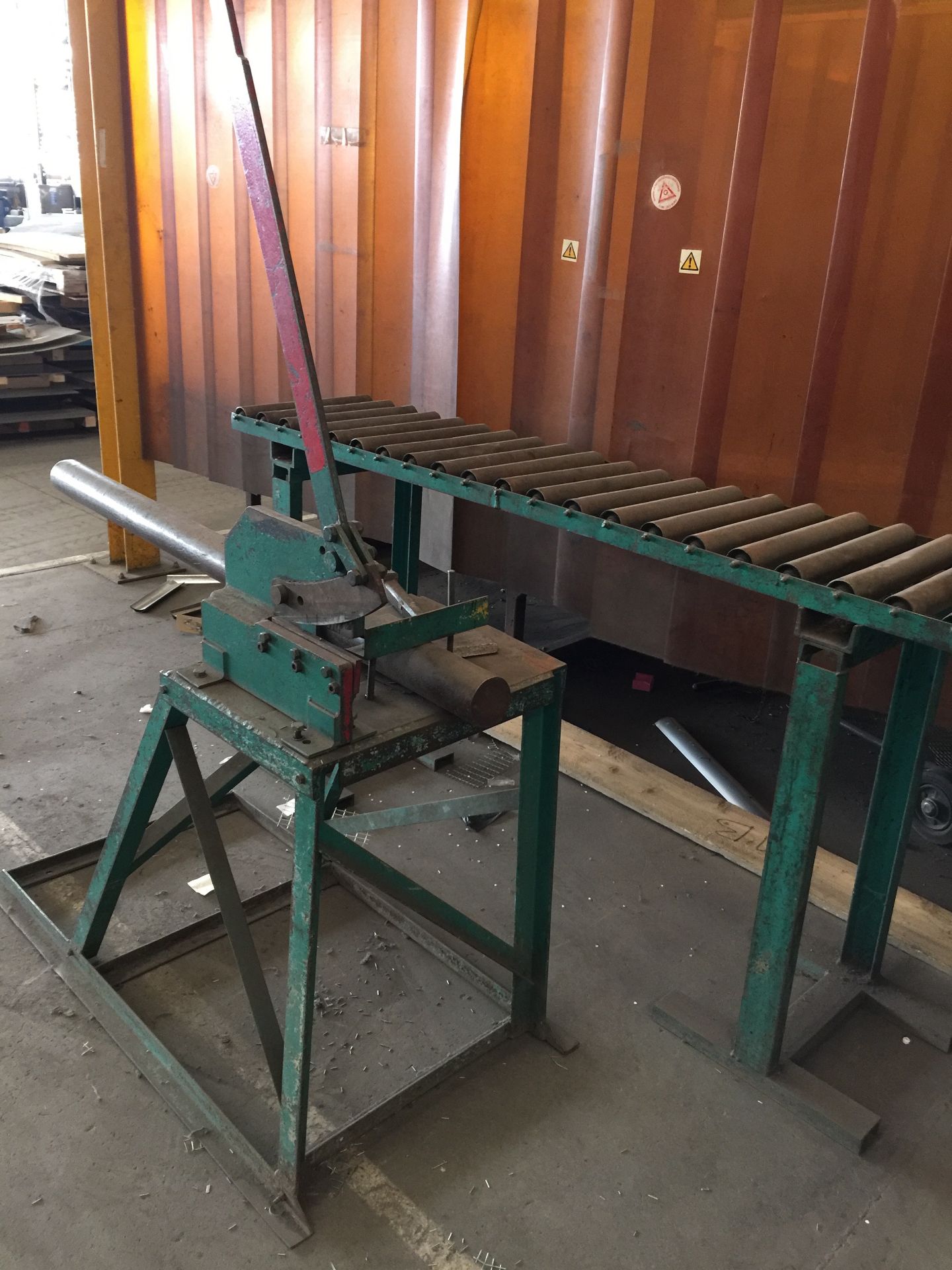 Green hand guillotine on stand and 6ft rollers