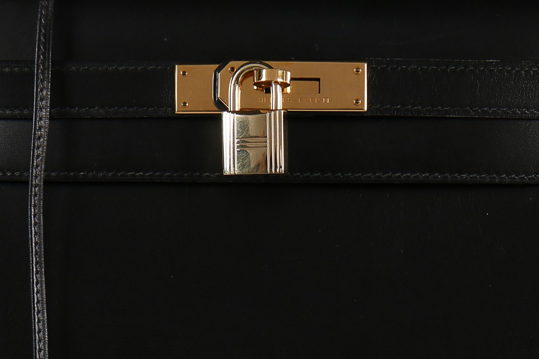 An Hermès black leather Kelly bag, 1993, blind stamp W, with gold-plated metal hardware, - Image 8 of 8