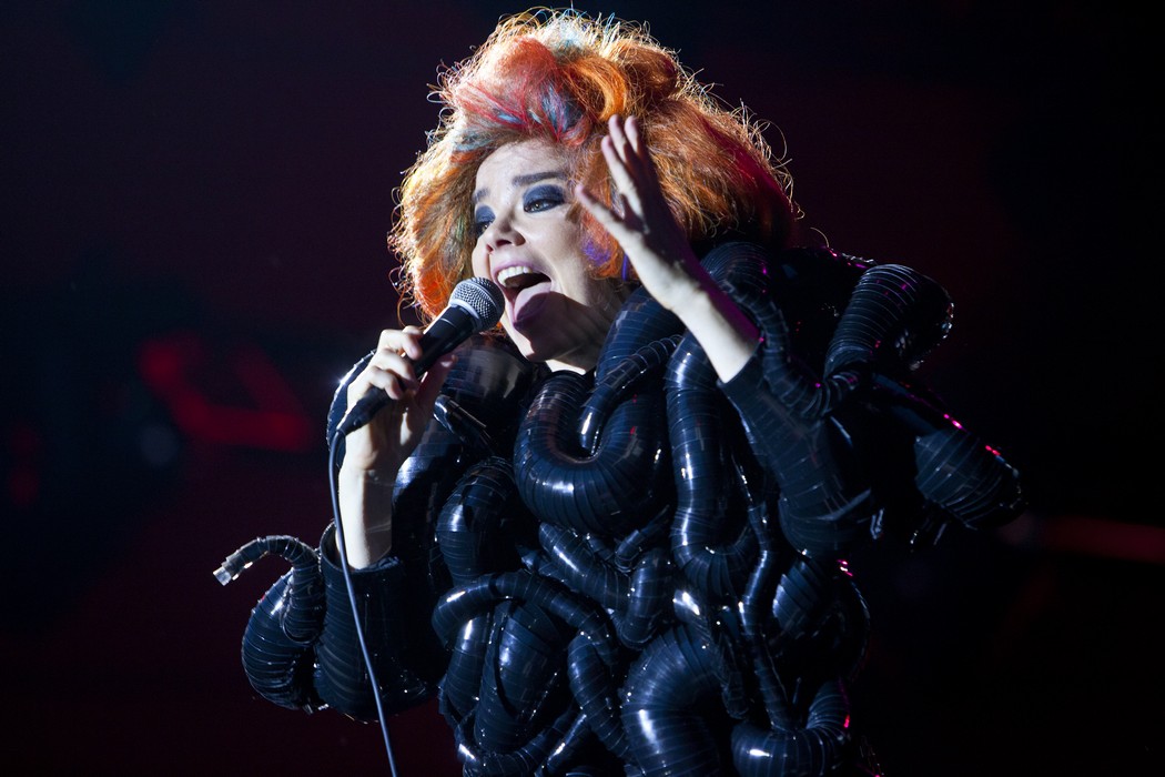 Björk's Iris van Herpen 'Snake' dress, 'Capriole' collection, Autumn-Winter, 2011-12, - Image 2 of 9