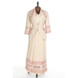 A Pluym lady's summer suit, American, 1912, labelled 'Pluym,