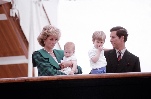 Princess Diana's Emanuel couture teal tartan wool day ensemble, 1985, labelled 'Emanuel Special', - Image 15 of 16