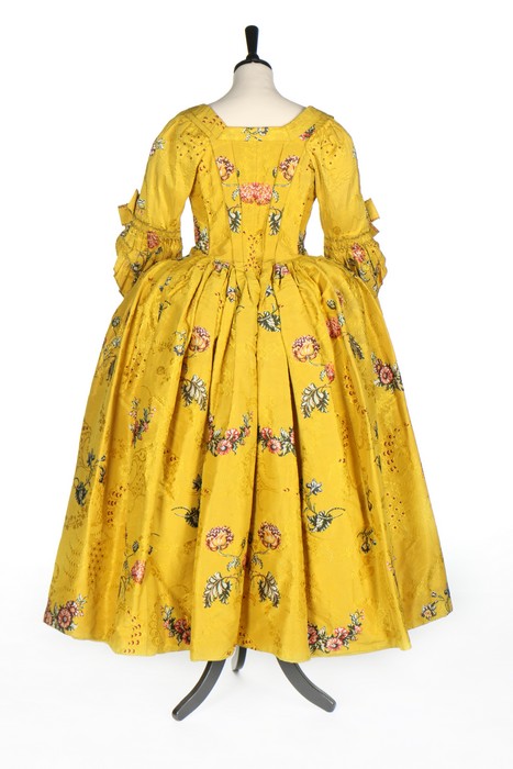 A fine brilliant yellow Spitalfields brocaded silk robe à l'Anglaise, circa 1750, - Image 4 of 8