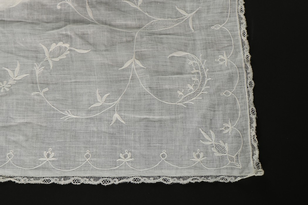 A whitework embroidered muslin apron, English, 1770s, - Image 2 of 7