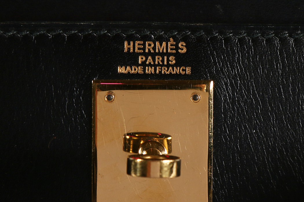 An Hermès black leather Kelly bag, 1993, blind stamp W, with gold-plated metal hardware, - Image 7 of 8