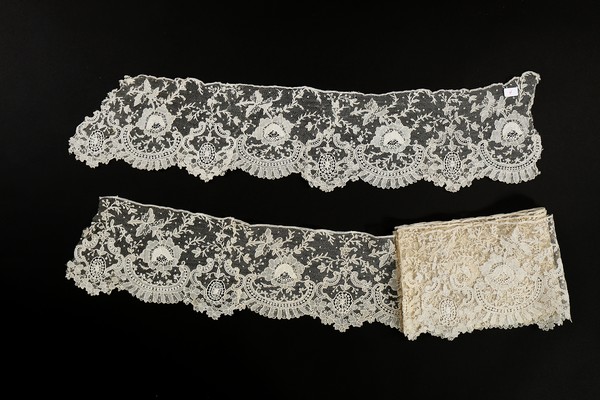 A good group of Brussels needlepoint lace, circa 1860-1900, - Image 2 of 6