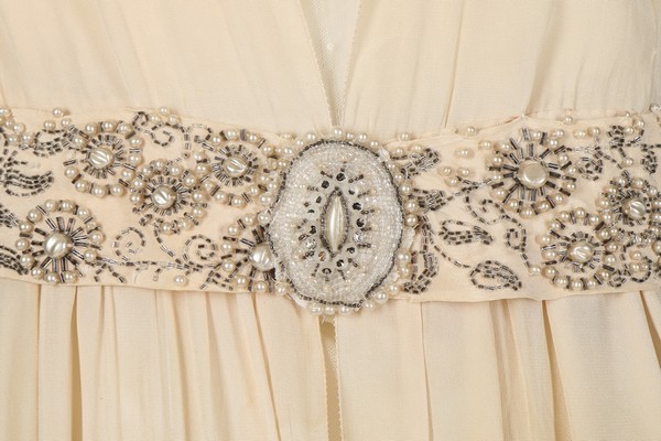 A beaded ivory crêpe de chine bridal gown, circa 1925, - Image 3 of 8