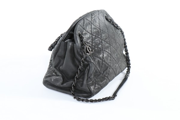 A Chanel dark grey leather shoulder bag, modern, stamped to interior, with three compartments, - Image 2 of 7