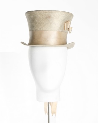 An unusual white beaver top hat for a boy or a woman, 1820s, - Image 8 of 9