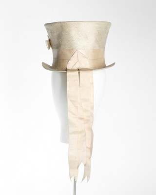 An unusual white beaver top hat for a boy or a woman, 1820s, - Image 7 of 9