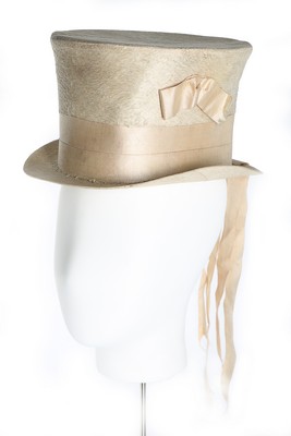 An unusual white beaver top hat for a boy or a woman, 1820s,