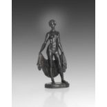 Fritz Klimsch 1870 Frankfurt a. M. - 1960 Freiburg Mädchen mit Tuch. 1913. Bronze mit schwarzer