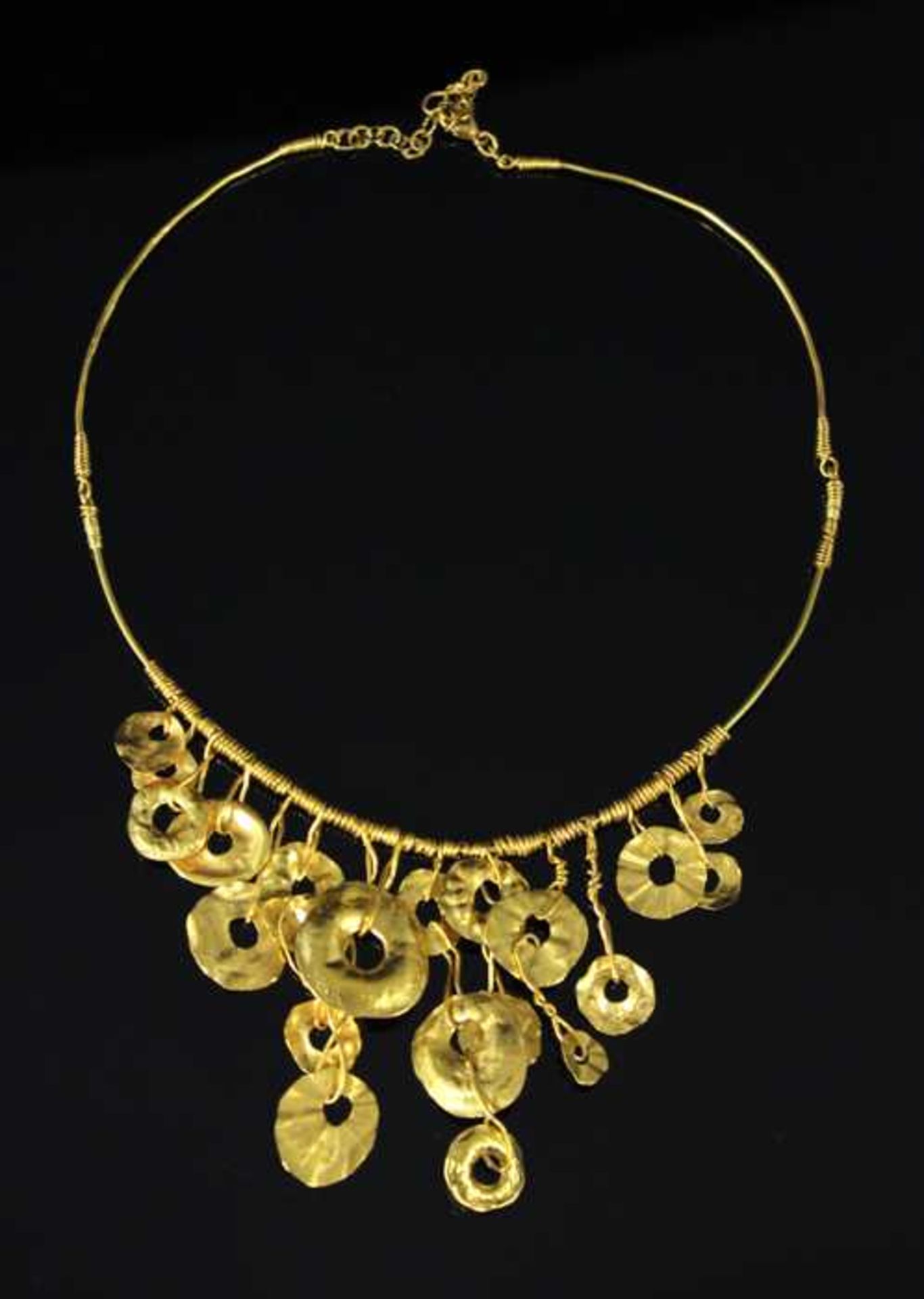 Goldenes Collier mit Goldnuggetsringen - 20.Jahrhundert Gold gest. 958, Karabiner (585) später