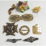 BOX OF BROOCHES, BUCKLE ETC