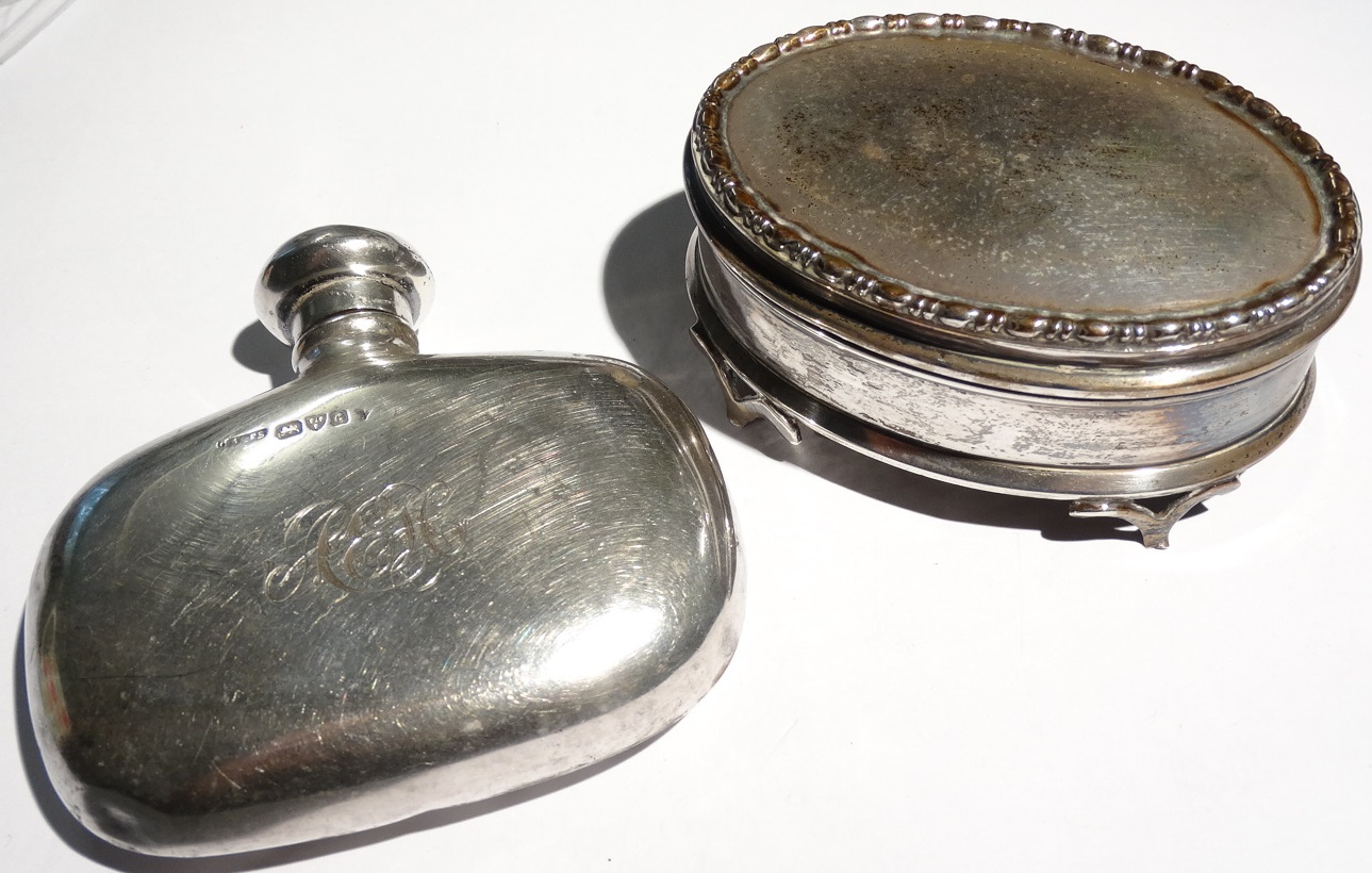 SILVER FLASK + OVOID PIN BOX (NO LINER)