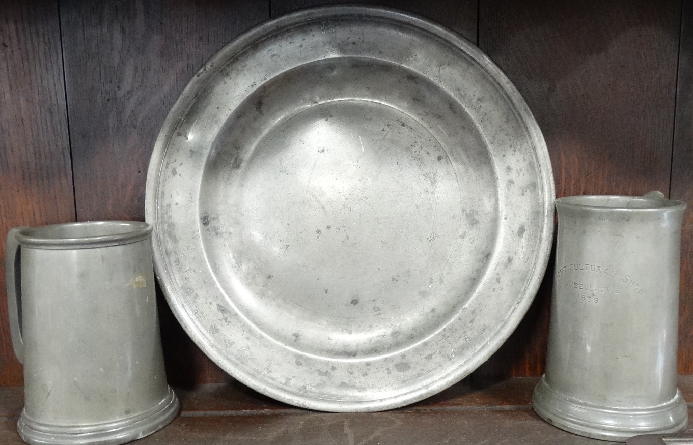 PEWTER PLATE + 2 TANKARDS - 1 ETCHED 1939 JUBBULPORE HORTICULTURAL SOCIETY